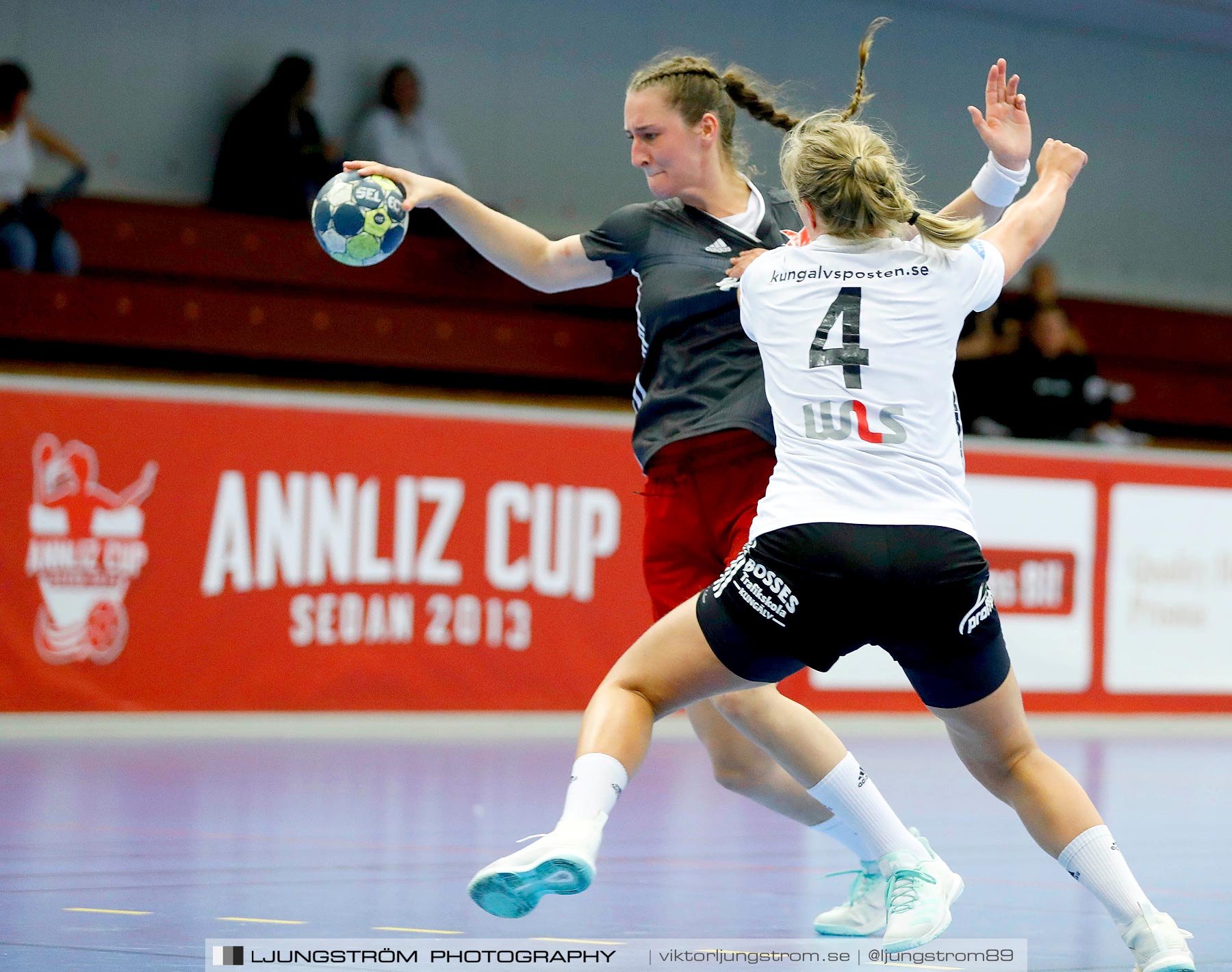 Annliz Cup DHC Slavia Praha-Kungälvs HK 21-26,dam,Skövde Idrottshall,Skövde,Sverige,Handboll,,2019,221379