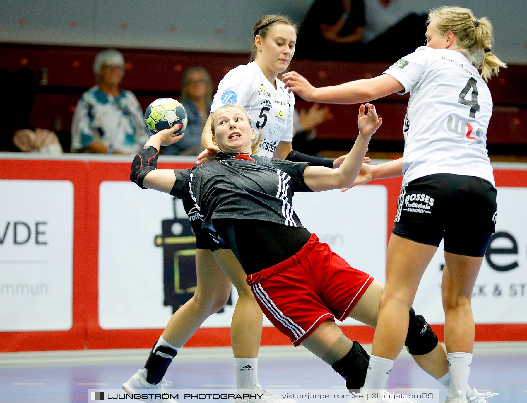 Annliz Cup DHC Slavia Praha-Kungälvs HK 21-26,dam,Skövde Idrottshall,Skövde,Sverige,Handboll,,2019,221382