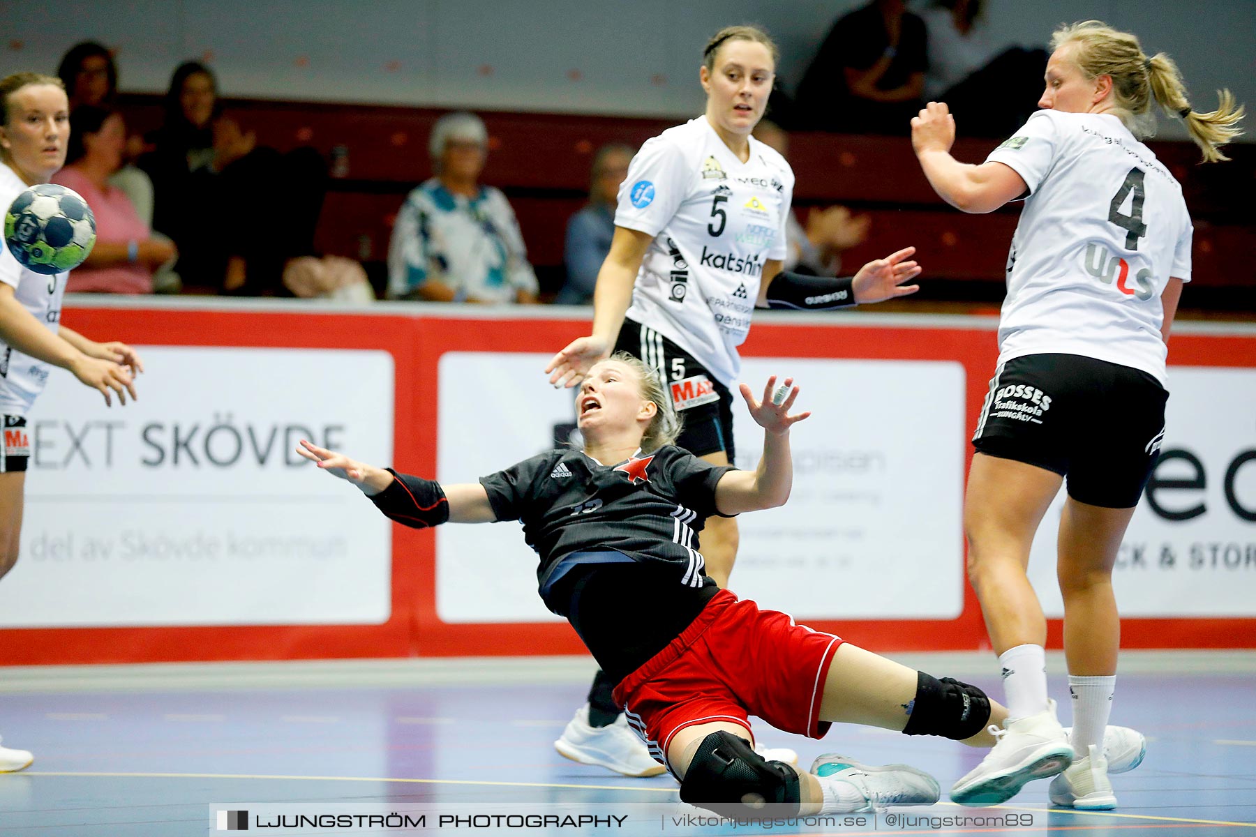 Annliz Cup DHC Slavia Praha-Kungälvs HK 21-26,dam,Skövde Idrottshall,Skövde,Sverige,Handboll,,2019,221383