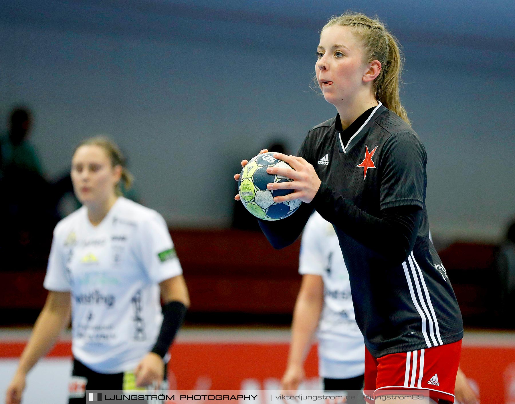 Annliz Cup DHC Slavia Praha-Kungälvs HK 21-26,dam,Skövde Idrottshall,Skövde,Sverige,Handboll,,2019,221384