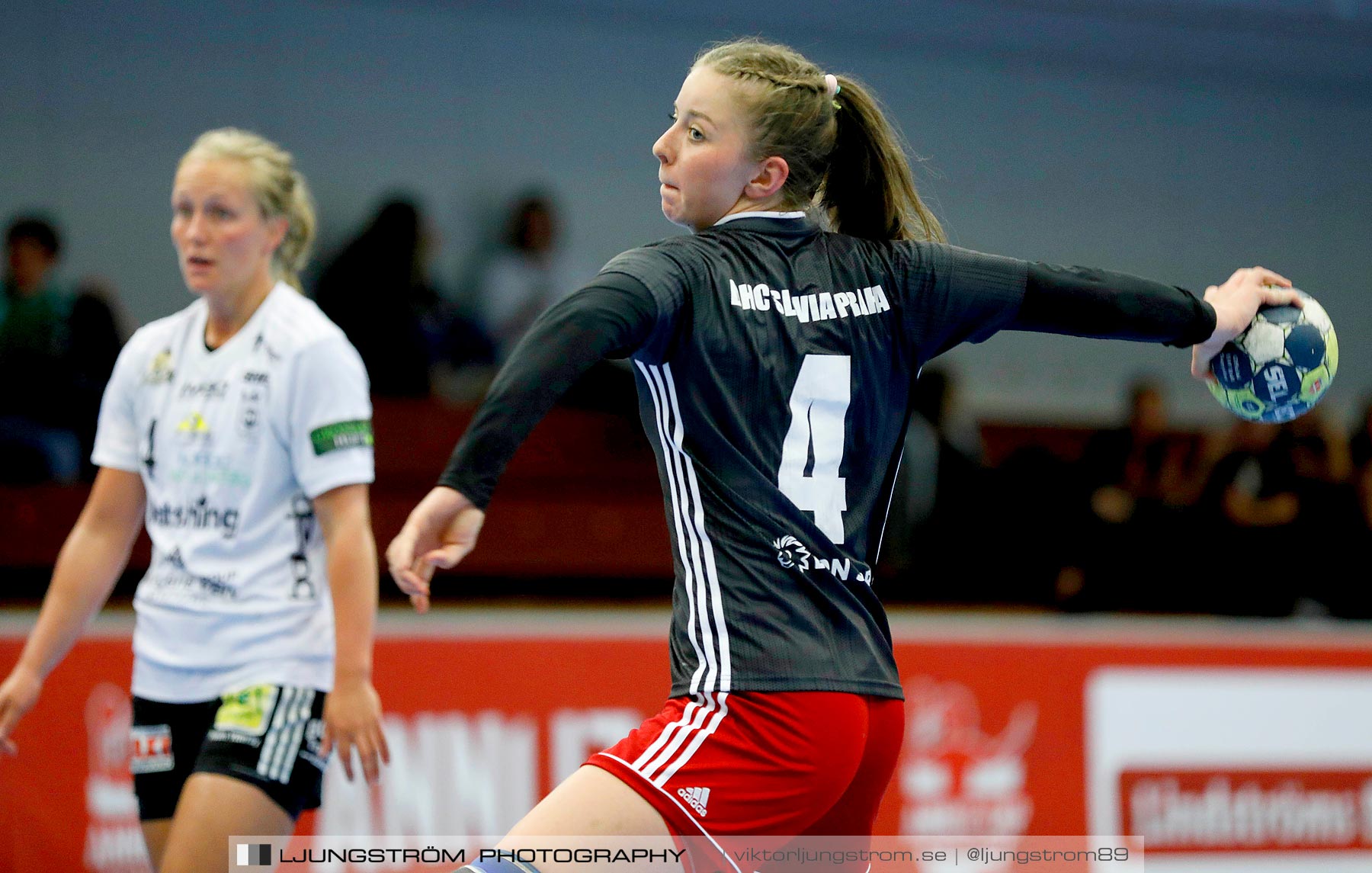 Annliz Cup DHC Slavia Praha-Kungälvs HK 21-26,dam,Skövde Idrottshall,Skövde,Sverige,Handboll,,2019,221385