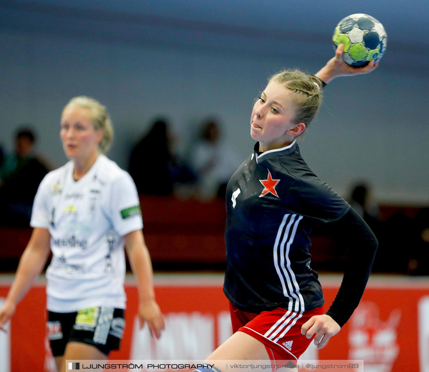 Annliz Cup DHC Slavia Praha-Kungälvs HK 21-26,dam,Skövde Idrottshall,Skövde,Sverige,Handboll,,2019,221386