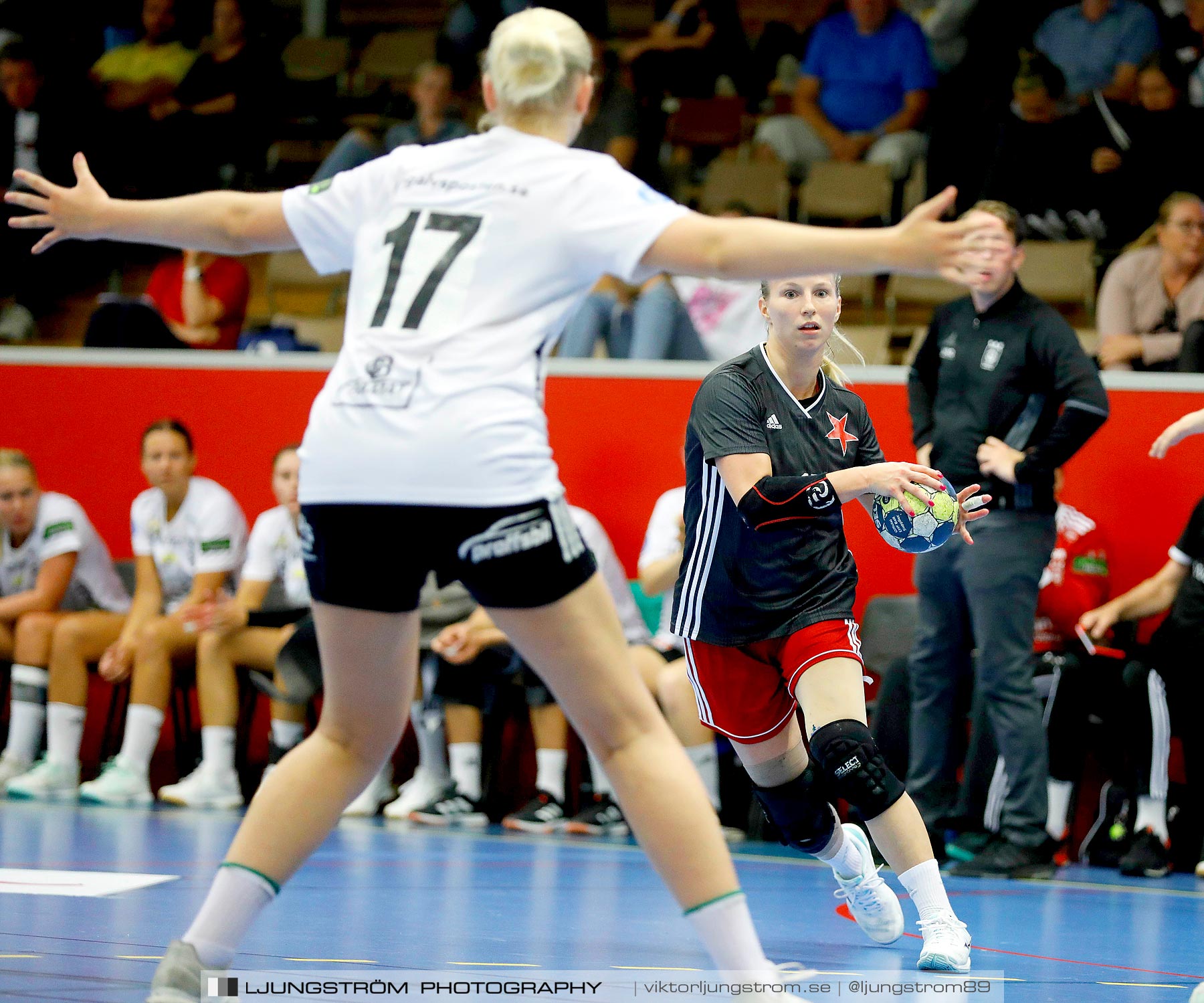 Annliz Cup DHC Slavia Praha-Kungälvs HK 21-26,dam,Skövde Idrottshall,Skövde,Sverige,Handboll,,2019,221391