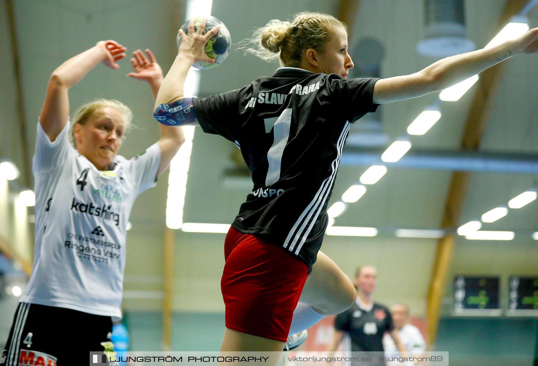 Annliz Cup DHC Slavia Praha-Kungälvs HK 21-26,dam,Skövde Idrottshall,Skövde,Sverige,Handboll,,2019,221393