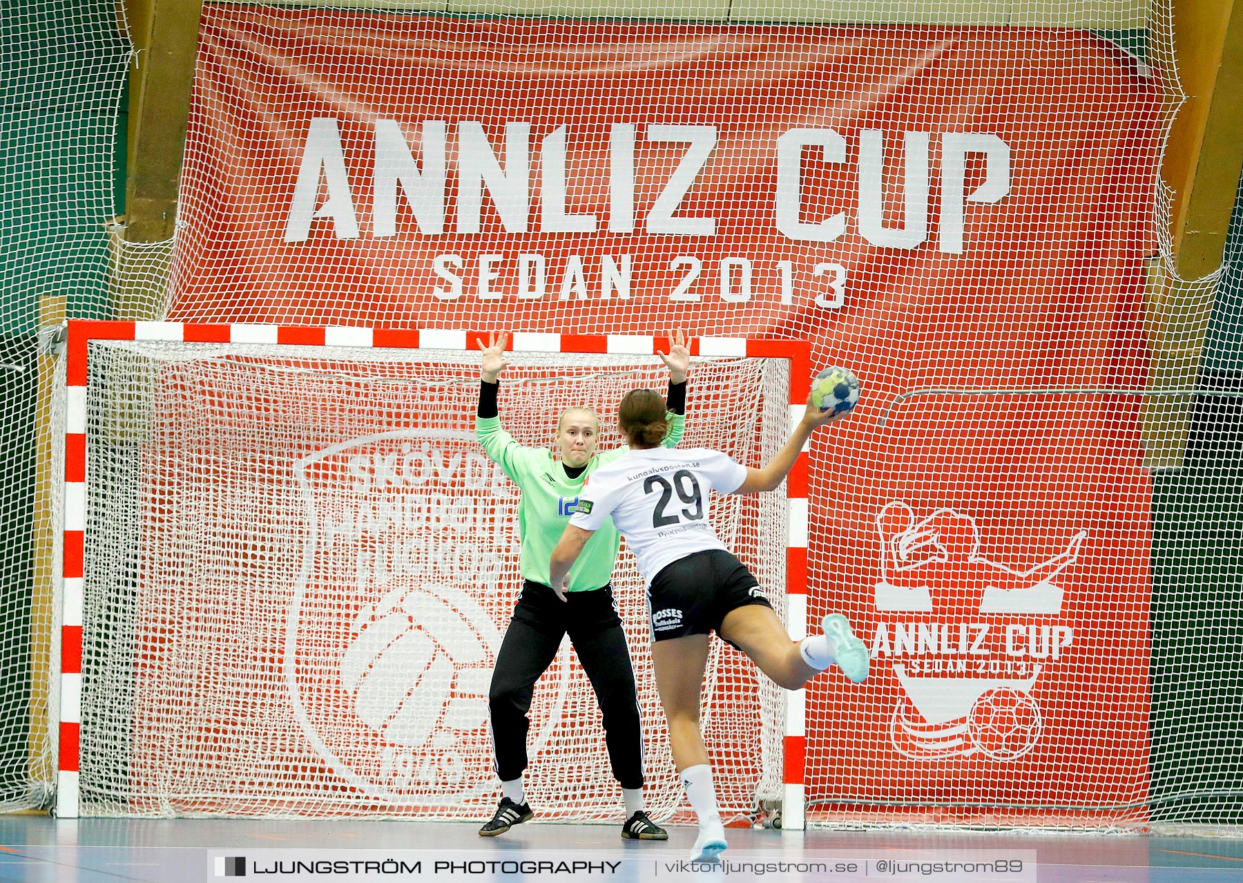 Annliz Cup DHC Slavia Praha-Kungälvs HK 21-26,dam,Skövde Idrottshall,Skövde,Sverige,Handboll,,2019,221396