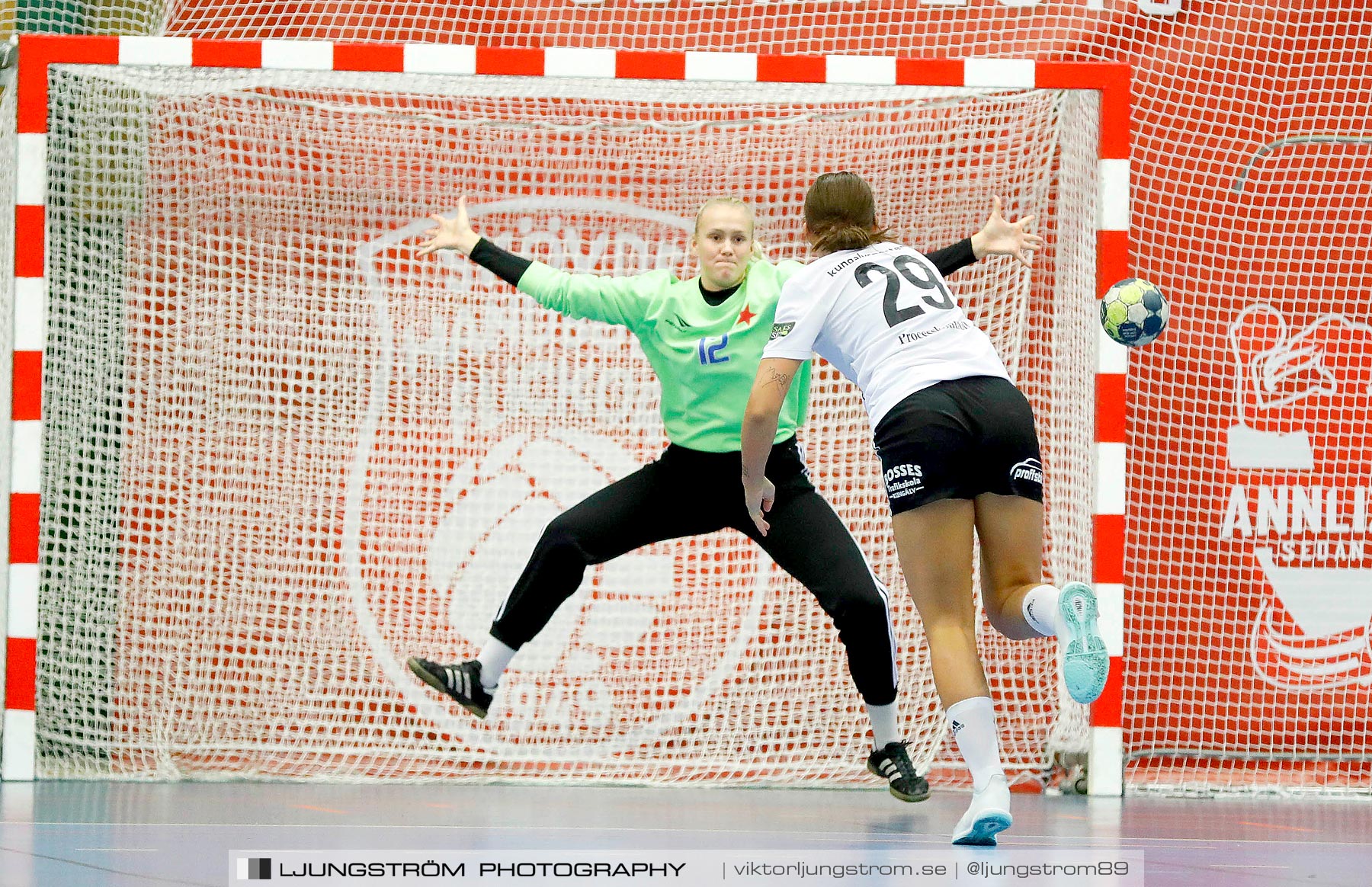 Annliz Cup DHC Slavia Praha-Kungälvs HK 21-26,dam,Skövde Idrottshall,Skövde,Sverige,Handboll,,2019,221397