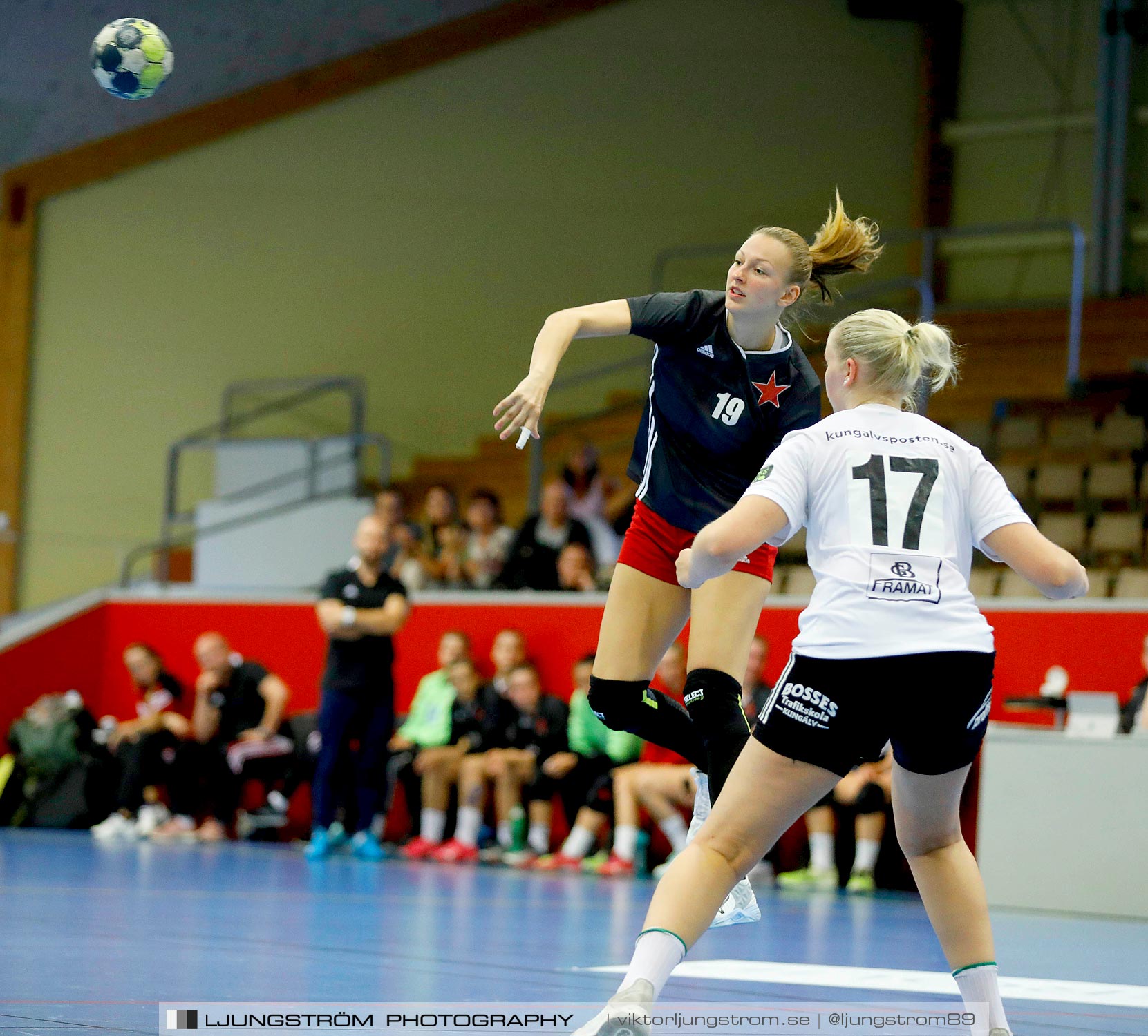 Annliz Cup DHC Slavia Praha-Kungälvs HK 21-26,dam,Skövde Idrottshall,Skövde,Sverige,Handboll,,2019,221398