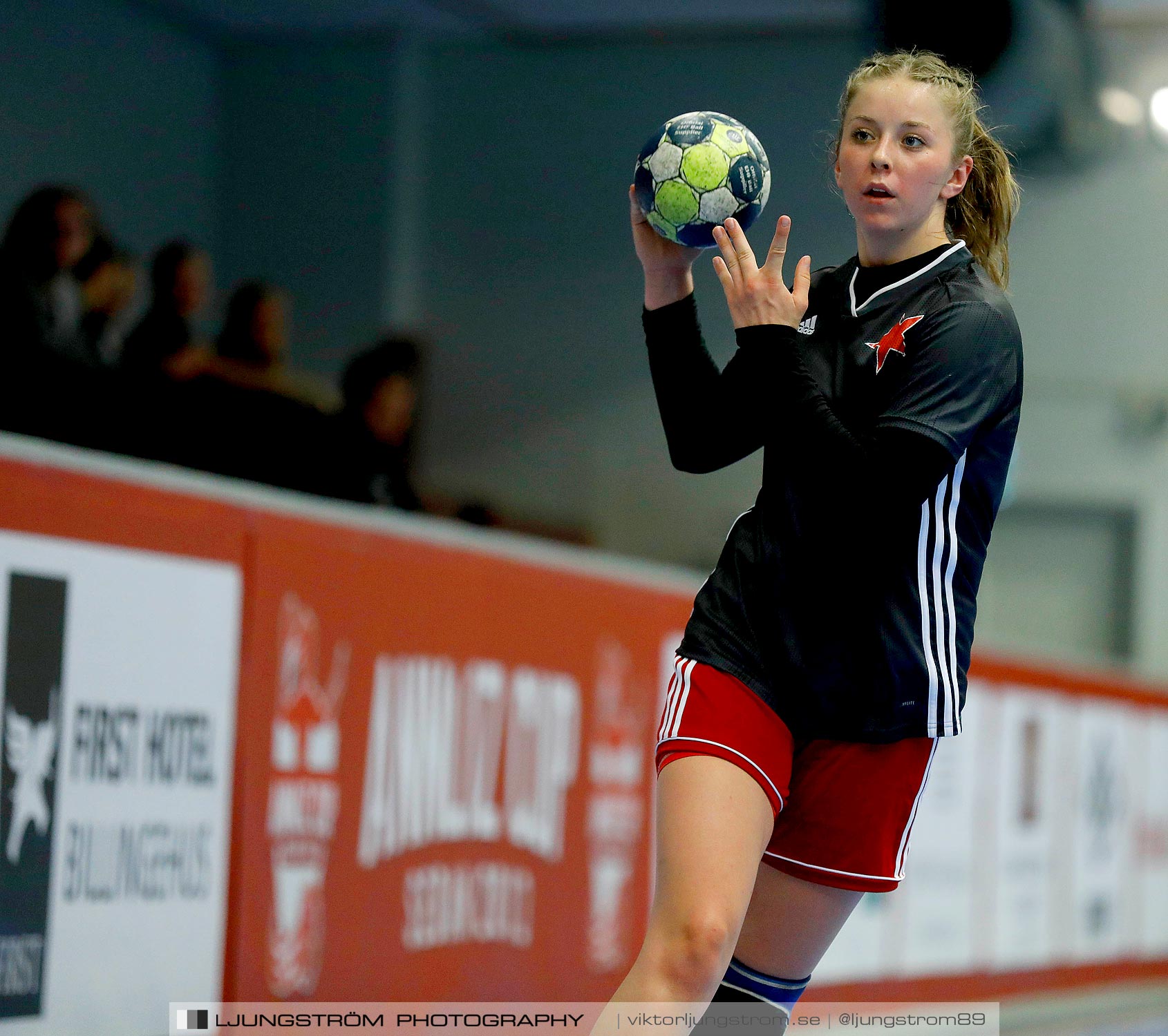 Annliz Cup DHC Slavia Praha-Kungälvs HK 21-26,dam,Skövde Idrottshall,Skövde,Sverige,Handboll,,2019,221400