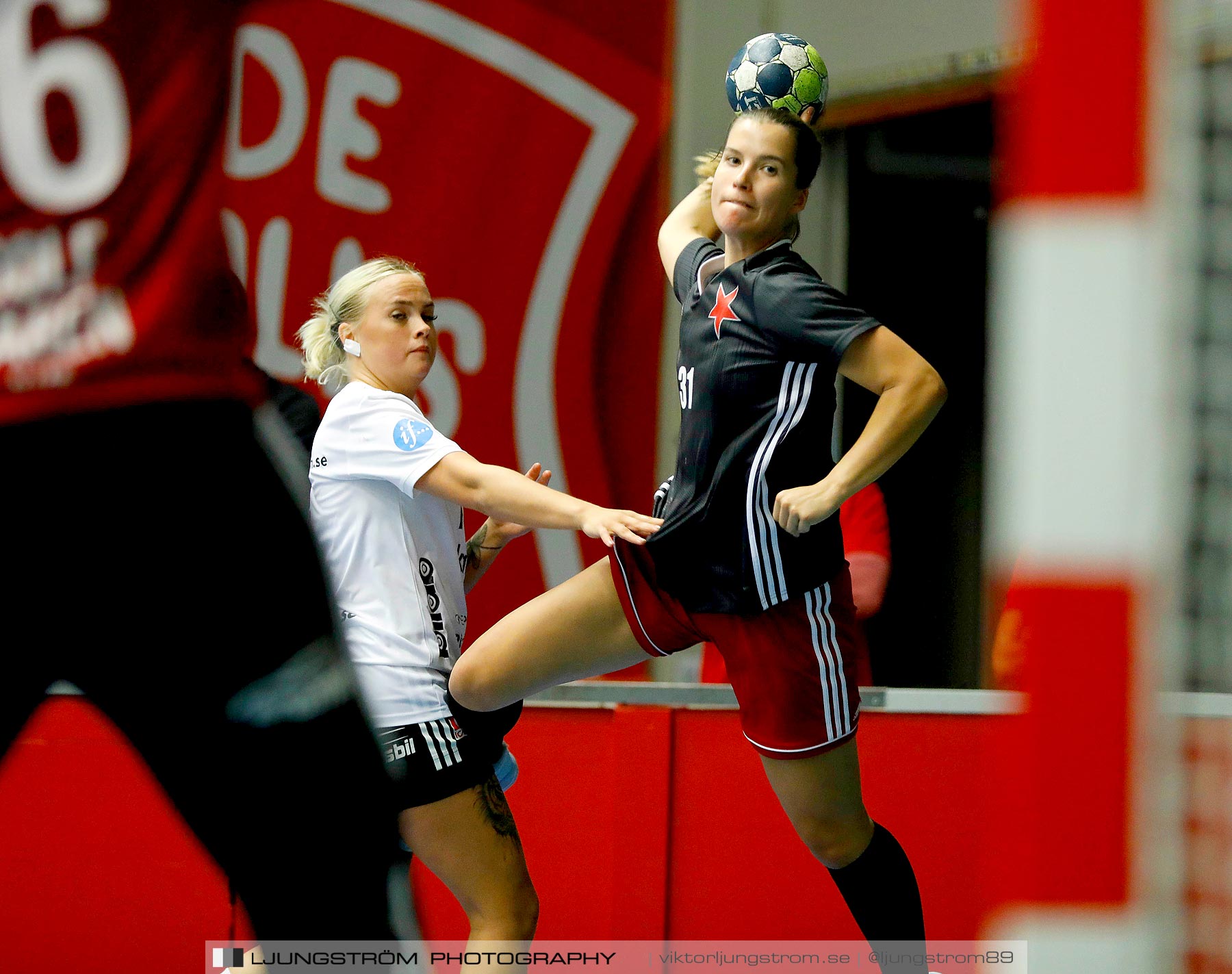 Annliz Cup DHC Slavia Praha-Kungälvs HK 21-26,dam,Skövde Idrottshall,Skövde,Sverige,Handboll,,2019,221401