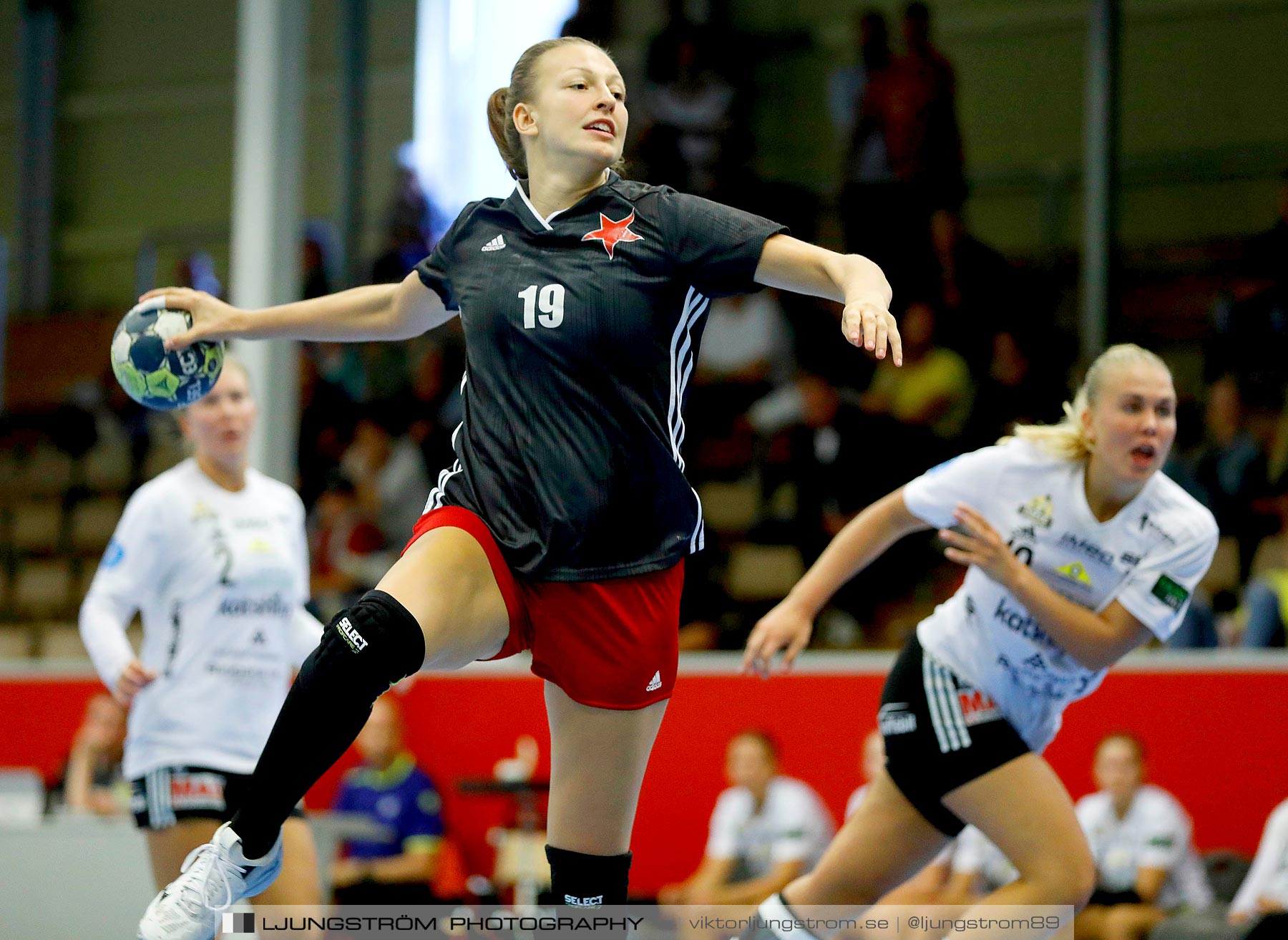 Annliz Cup DHC Slavia Praha-Kungälvs HK 21-26,dam,Skövde Idrottshall,Skövde,Sverige,Handboll,,2019,221406