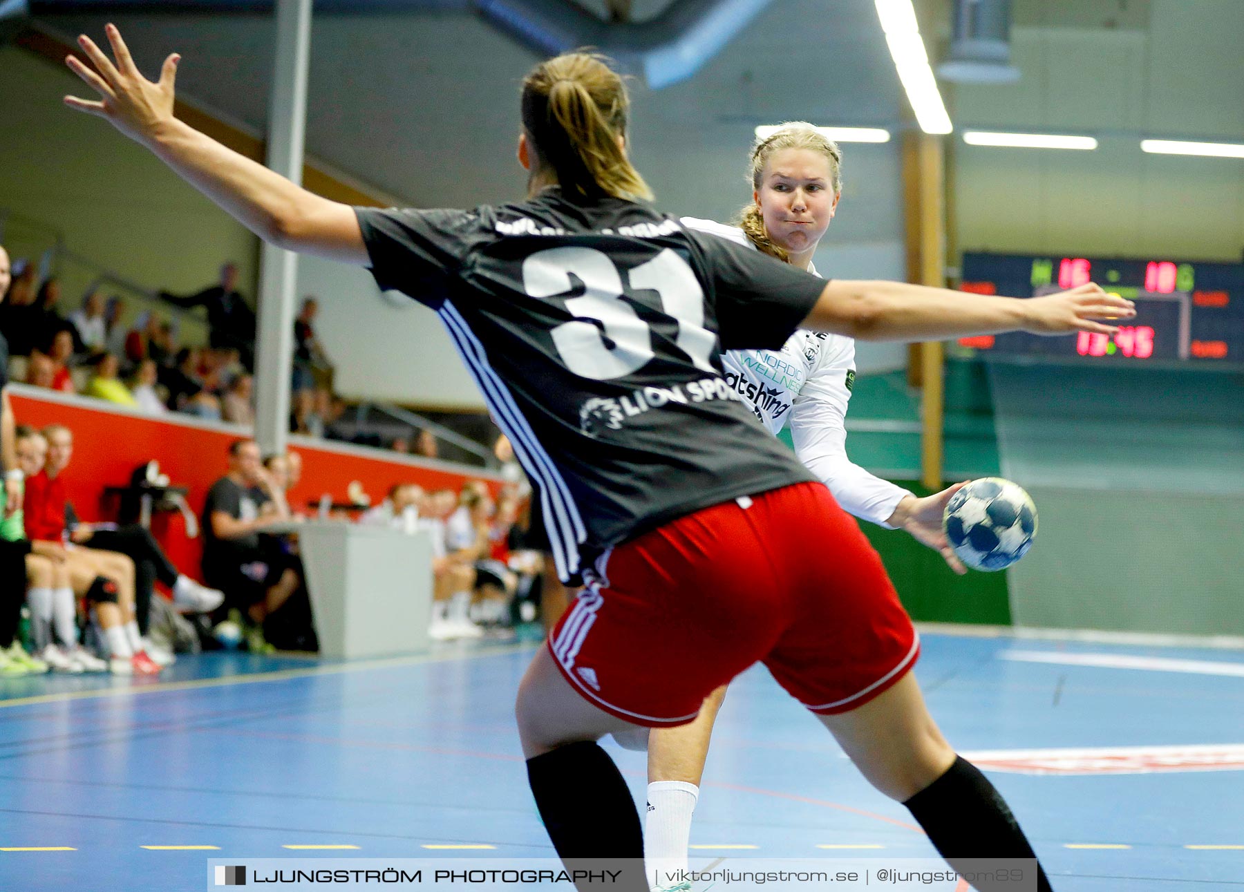 Annliz Cup DHC Slavia Praha-Kungälvs HK 21-26,dam,Skövde Idrottshall,Skövde,Sverige,Handboll,,2019,221417