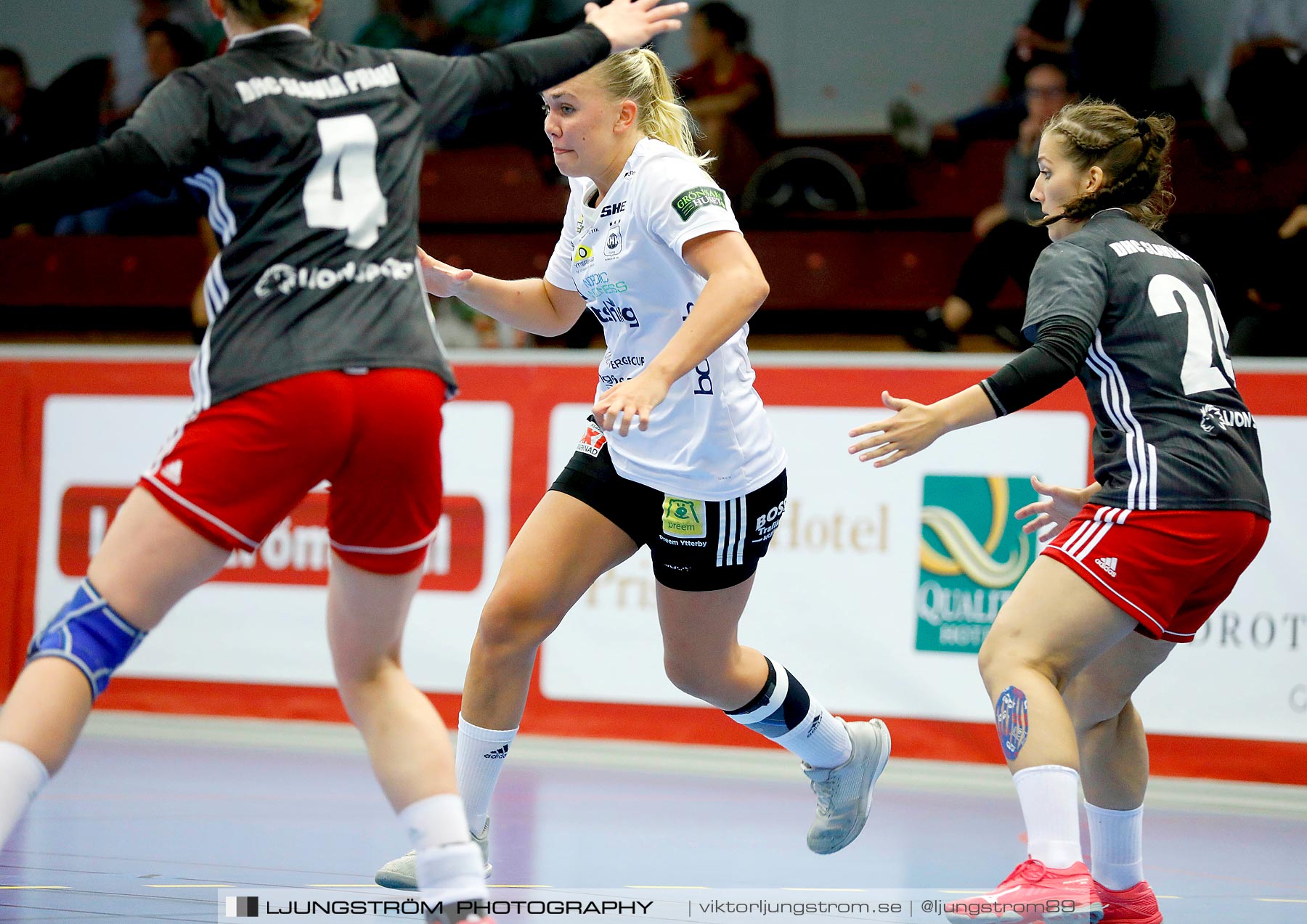 Annliz Cup DHC Slavia Praha-Kungälvs HK 21-26,dam,Skövde Idrottshall,Skövde,Sverige,Handboll,,2019,221419