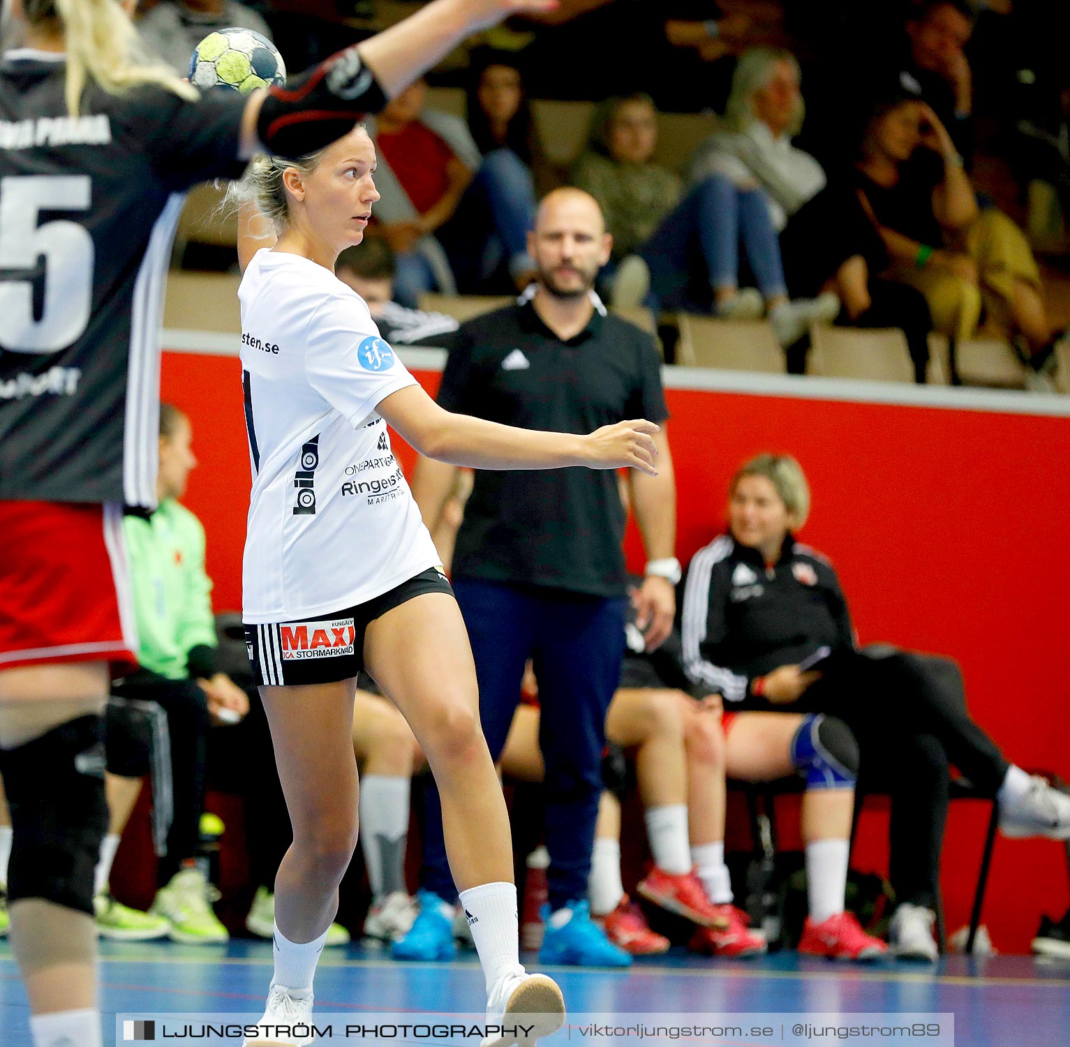 Annliz Cup DHC Slavia Praha-Kungälvs HK 21-26,dam,Skövde Idrottshall,Skövde,Sverige,Handboll,,2019,221428