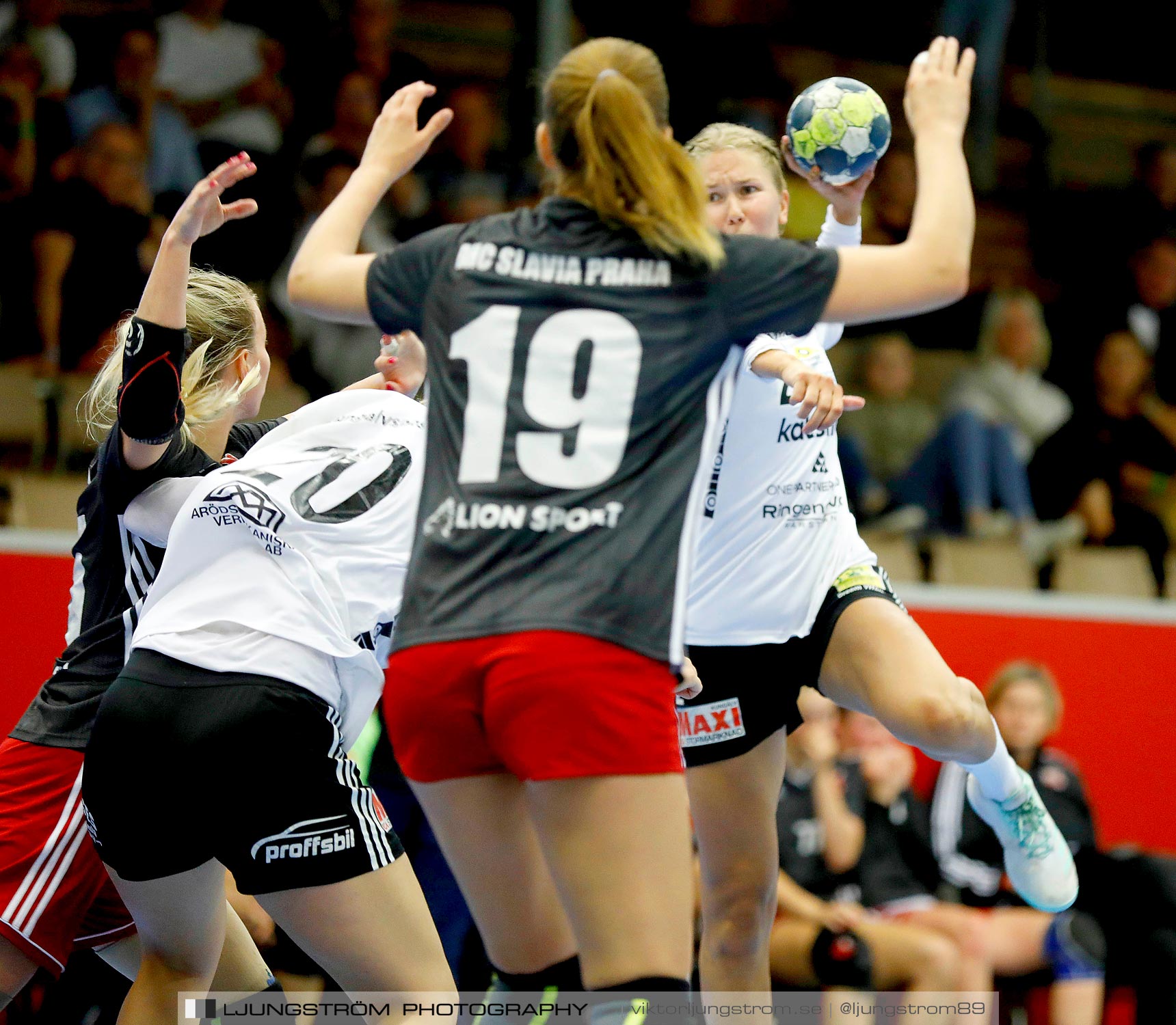 Annliz Cup DHC Slavia Praha-Kungälvs HK 21-26,dam,Skövde Idrottshall,Skövde,Sverige,Handboll,,2019,221432