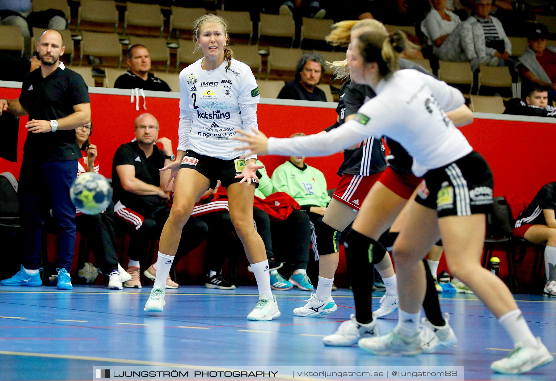 Annliz Cup DHC Slavia Praha-Kungälvs HK 21-26,dam,Skövde Idrottshall,Skövde,Sverige,Handboll,,2019,221435