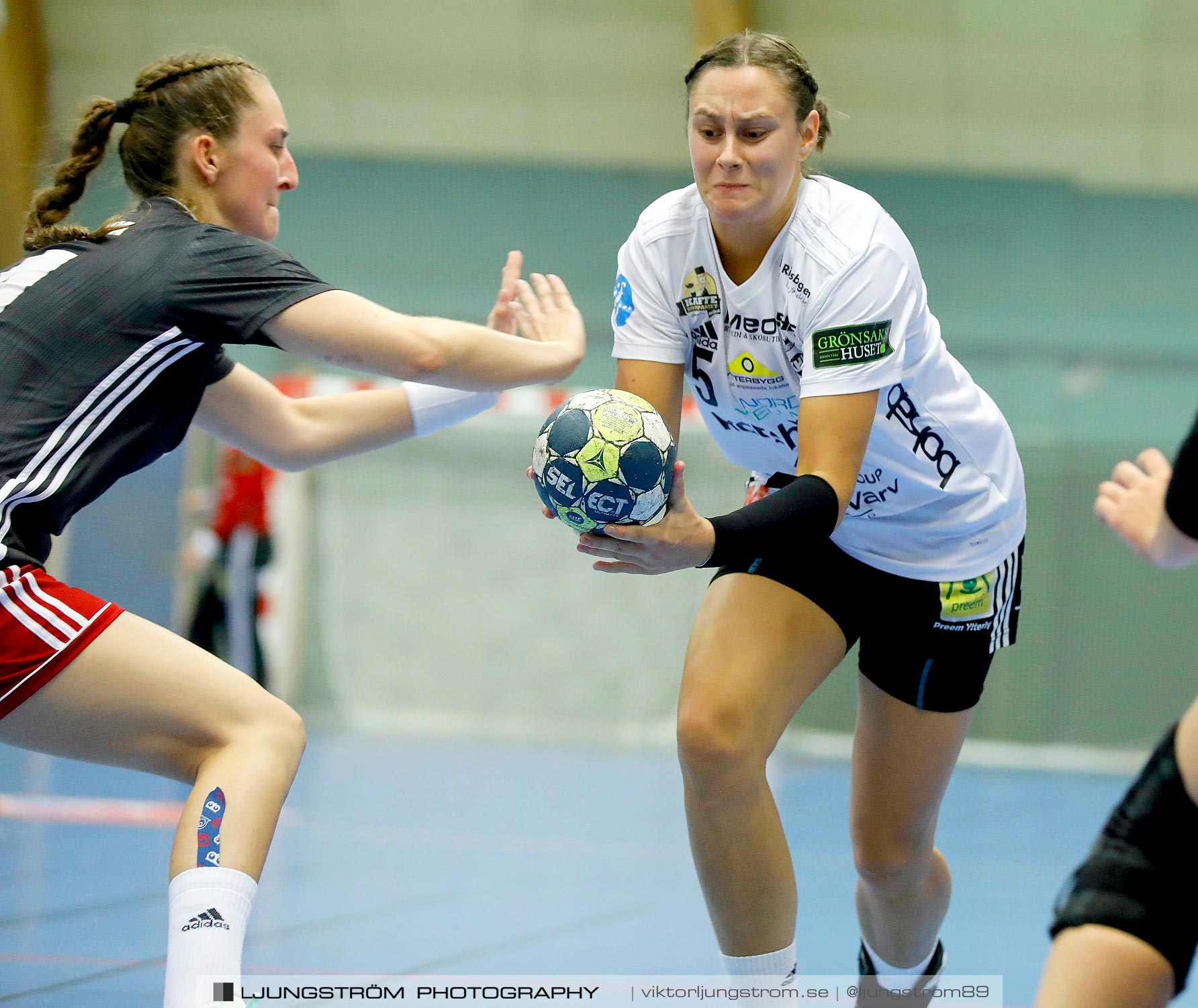 Annliz Cup DHC Slavia Praha-Kungälvs HK 21-26,dam,Skövde Idrottshall,Skövde,Sverige,Handboll,,2019,221436