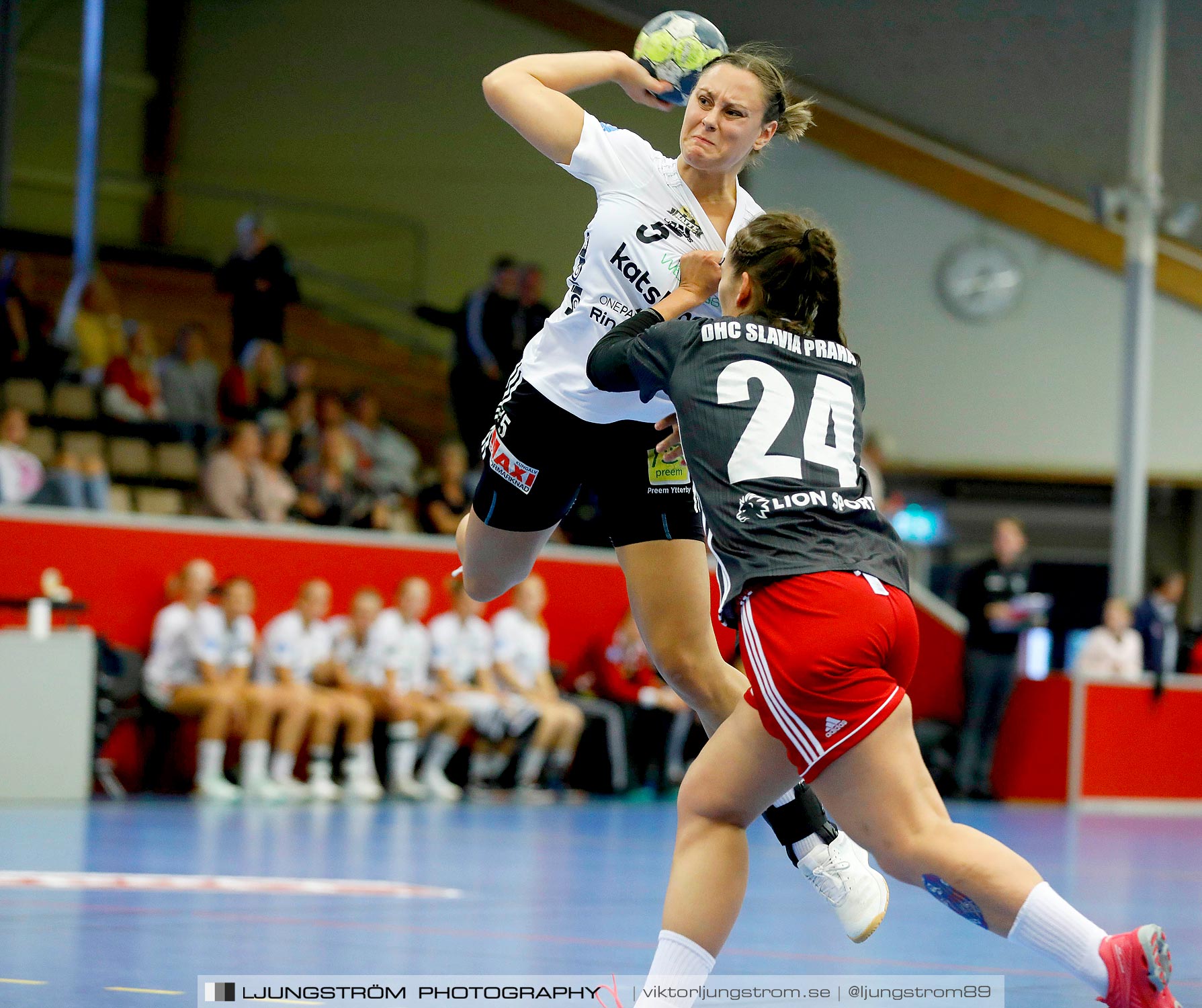 Annliz Cup DHC Slavia Praha-Kungälvs HK 21-26,dam,Skövde Idrottshall,Skövde,Sverige,Handboll,,2019,221442