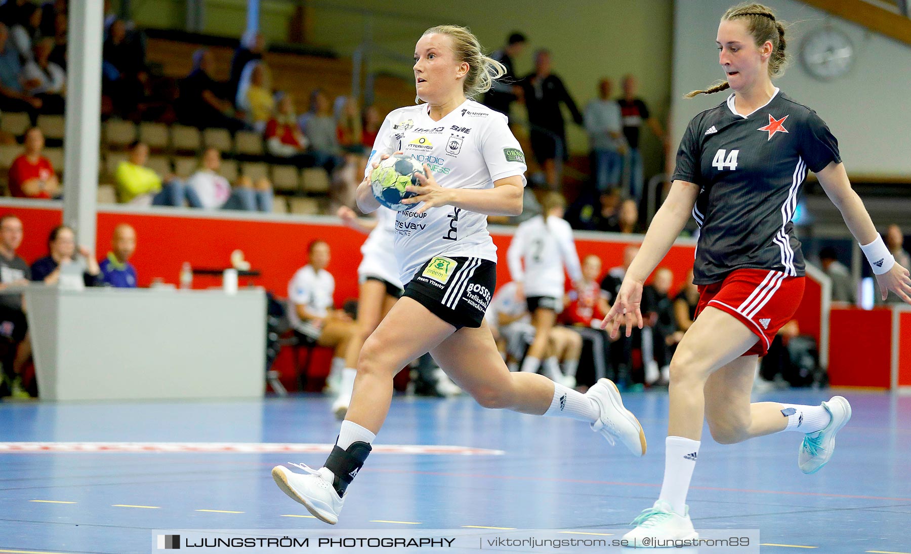 Annliz Cup DHC Slavia Praha-Kungälvs HK 21-26,dam,Skövde Idrottshall,Skövde,Sverige,Handboll,,2019,221452