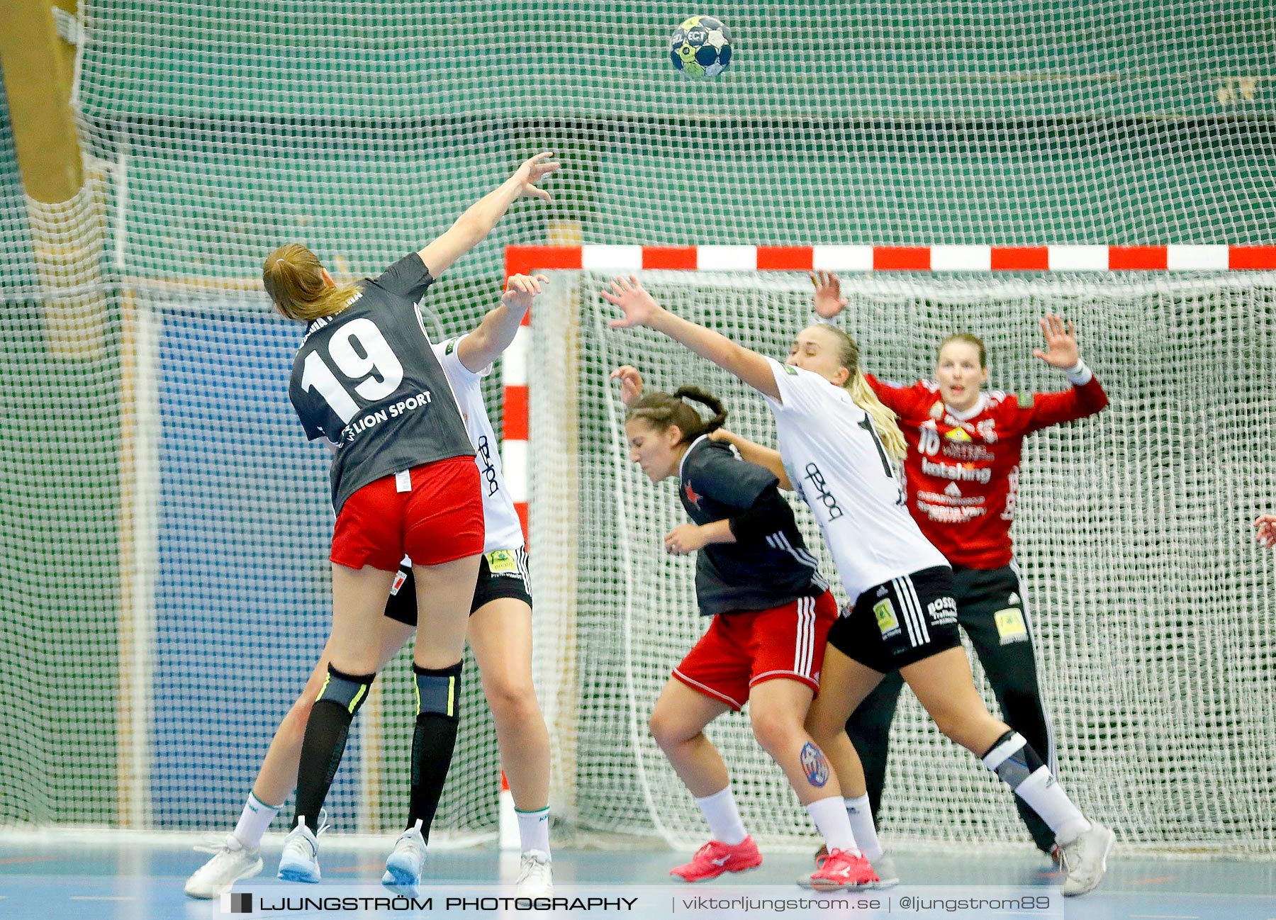 Annliz Cup DHC Slavia Praha-Kungälvs HK 21-26,dam,Skövde Idrottshall,Skövde,Sverige,Handboll,,2019,221459