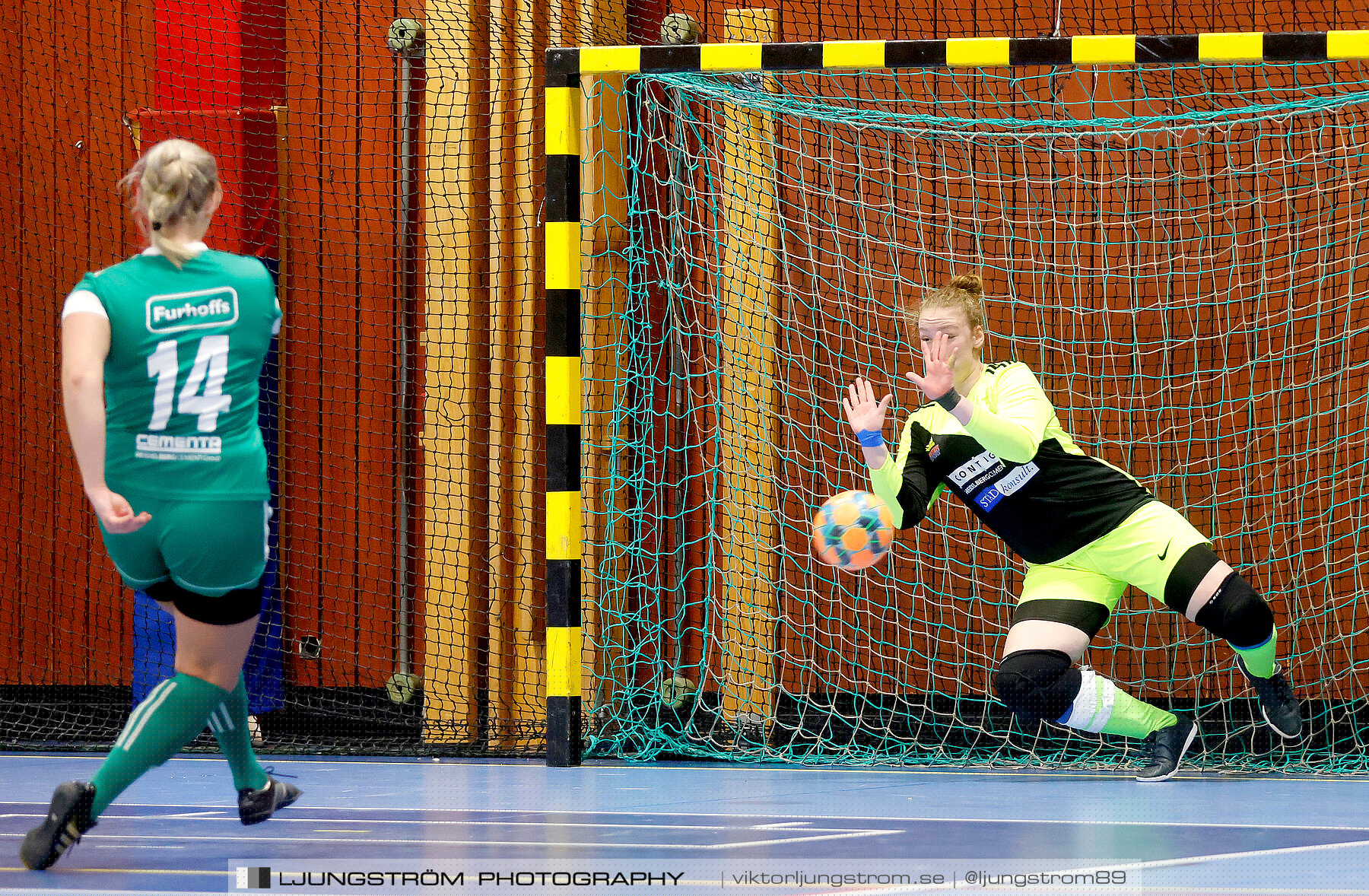 Dina-cupen 2023 1/4-final Skövde KIK-Våmbs IF 3-4,dam,Idrottshallen,Töreboda,Sverige,Futsal,,2023,300721
