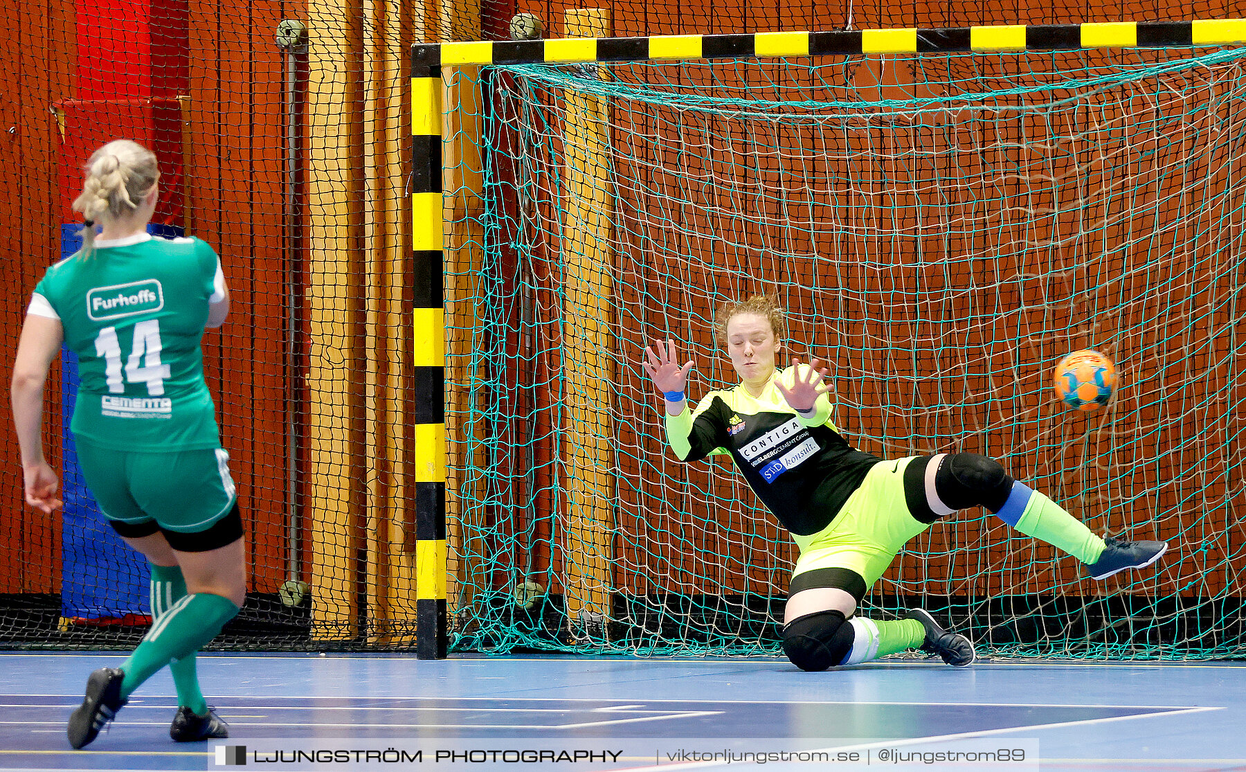 Dina-cupen 2023 1/4-final Skövde KIK-Våmbs IF 3-4,dam,Idrottshallen,Töreboda,Sverige,Futsal,,2023,300722