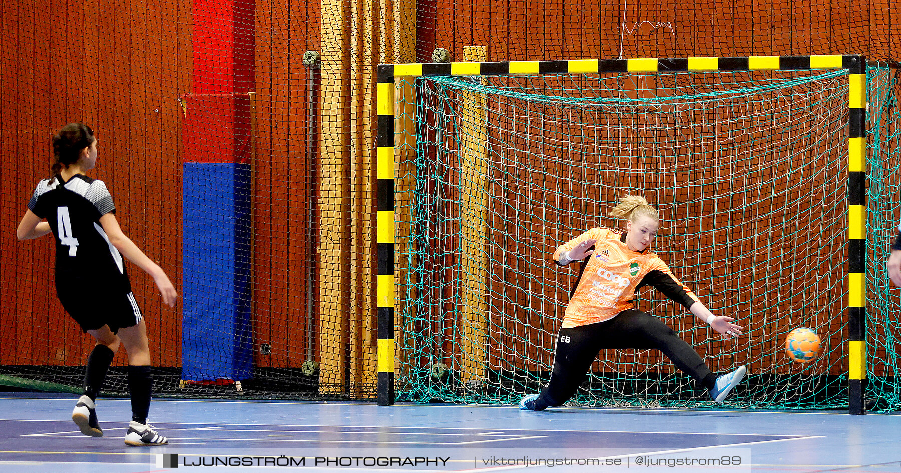 Dina-cupen 2023 1/4-final Skövde KIK-Våmbs IF 3-4,dam,Idrottshallen,Töreboda,Sverige,Futsal,,2023,300724