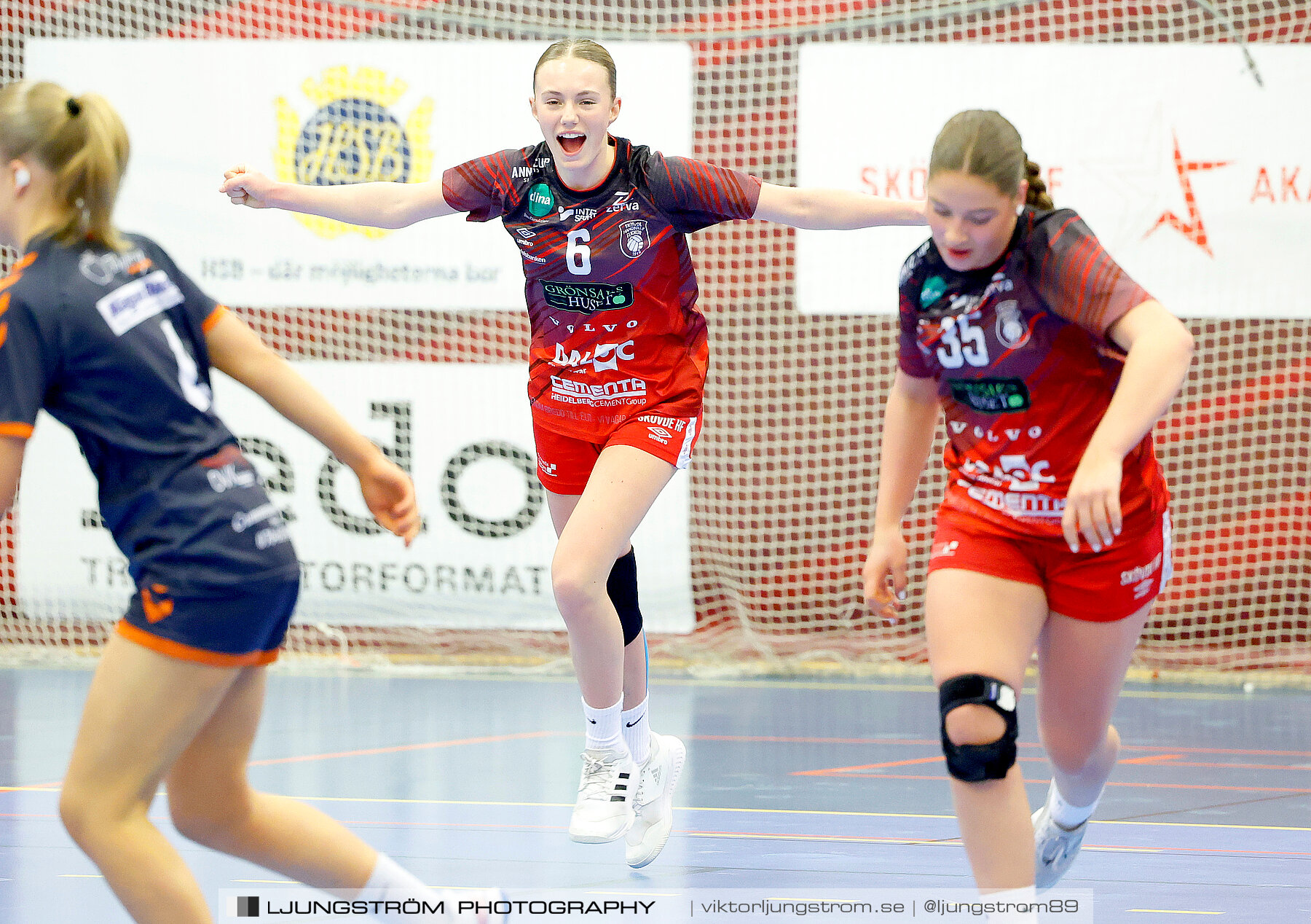 USM F14 Steg 3A Skövde HF Vit-Kristianstad HK 17-18,dam,Skövde Idrottshall,Skövde,Sverige,Ungdoms-SM,Handboll,2024,329502