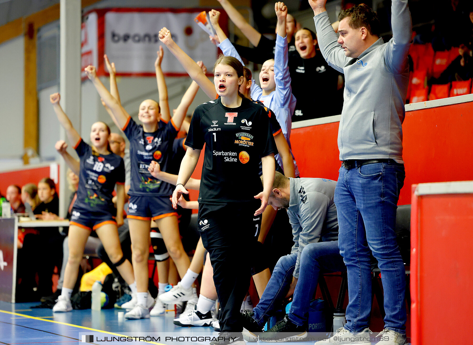 USM F14 Steg 3A Skövde HF Vit-Kristianstad HK 17-18,dam,Skövde Idrottshall,Skövde,Sverige,Ungdoms-SM,Handboll,2024,329630