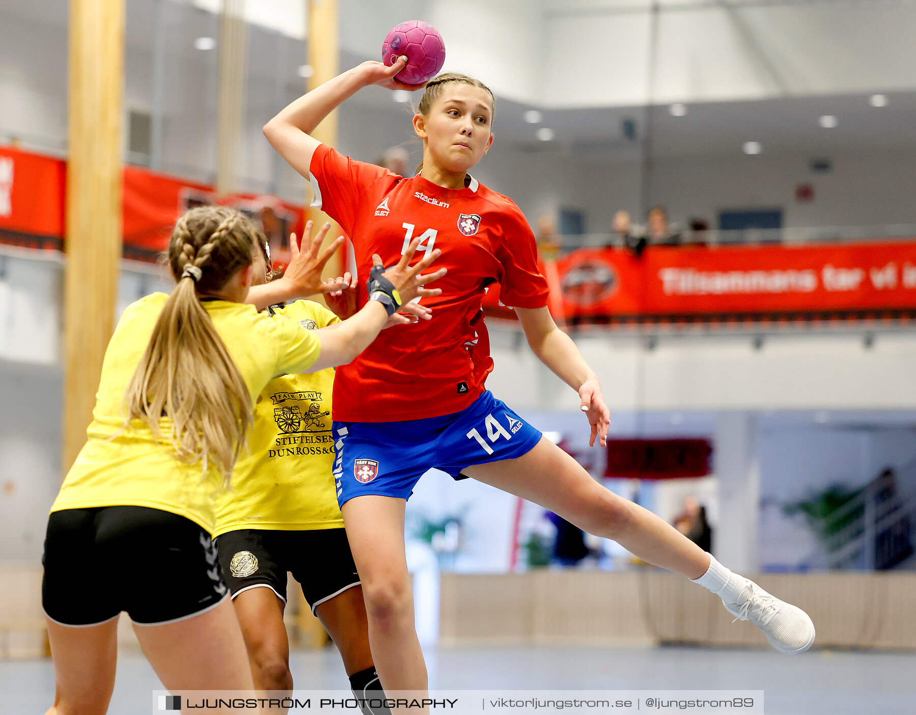 USM F14 Steg 4A IK Bolton-Täby HBK 15-32,dam,Kavelbro Arena,Skövde,Sverige,Ungdoms-SM,Handboll,2024,334156