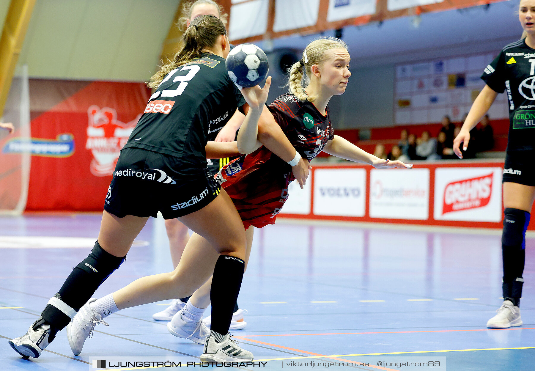Skövde HF F19-IK Sävehof 2 F19 25-24,dam,Skövde Idrottshall,Skövde,Sverige,Handboll,,2024,334257
