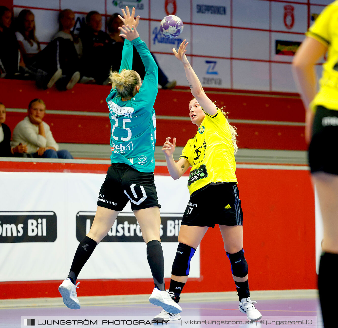 Annliz Cup Superelit Viborg HK-IK Sävehof 34-32,dam,Skövde Idrottshall,Skövde,Sverige,Handboll,,2024,341004