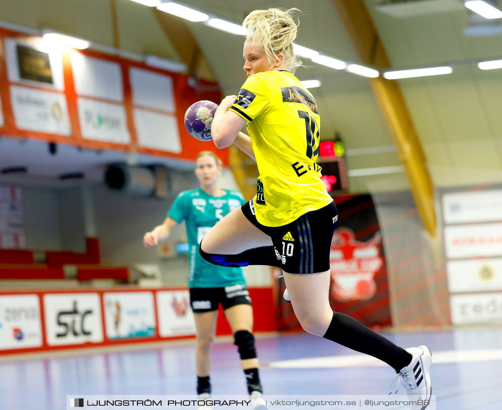 Annliz Cup Superelit Viborg HK-IK Sävehof 34-32,dam,Skövde Idrottshall,Skövde,Sverige,Handboll,,2024,341018