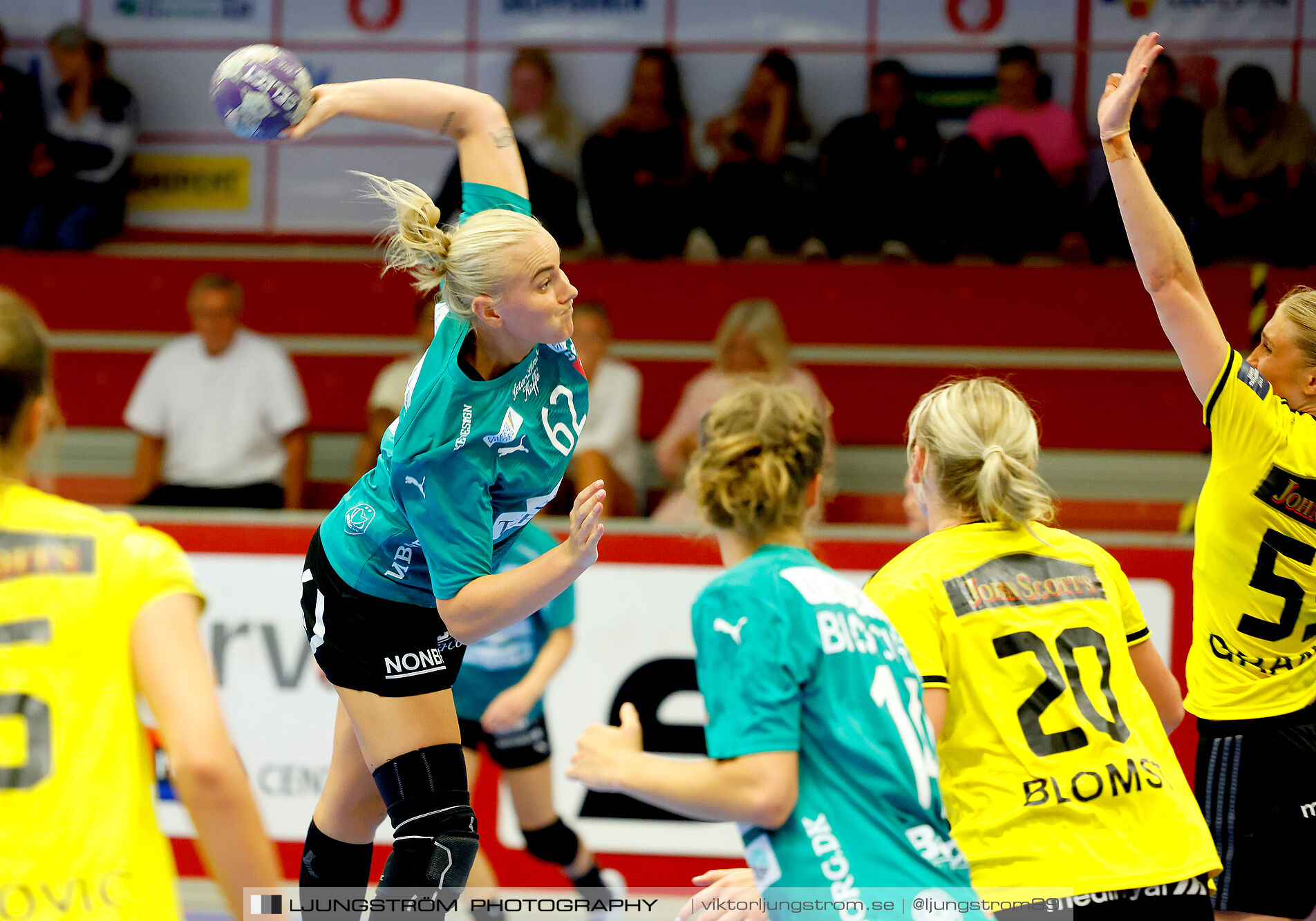 Annliz Cup Superelit Viborg HK-IK Sävehof 34-32,dam,Skövde Idrottshall,Skövde,Sverige,Handboll,,2024,341116