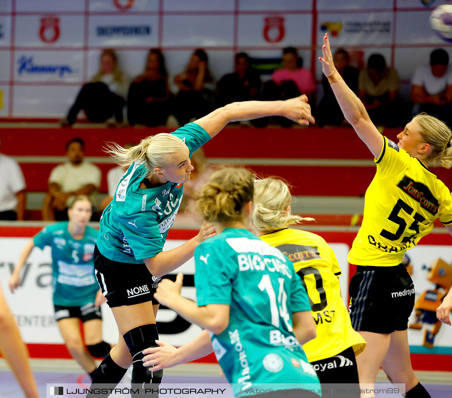 Annliz Cup Superelit Viborg HK-IK Sävehof 34-32,dam,Skövde Idrottshall,Skövde,Sverige,Handboll,,2024,341118