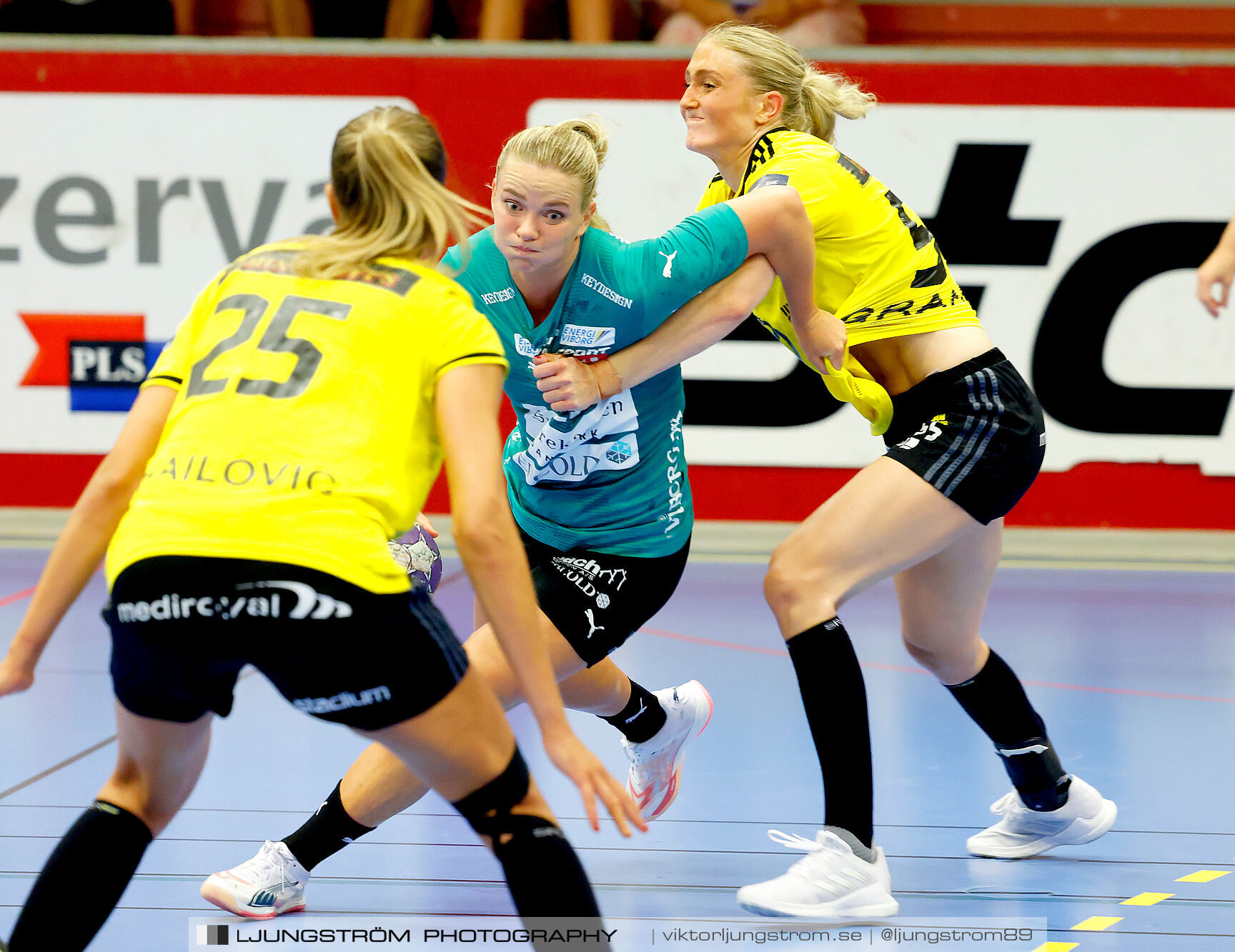 Annliz Cup Superelit Viborg HK-IK Sävehof 34-32,dam,Skövde Idrottshall,Skövde,Sverige,Handboll,,2024,341124