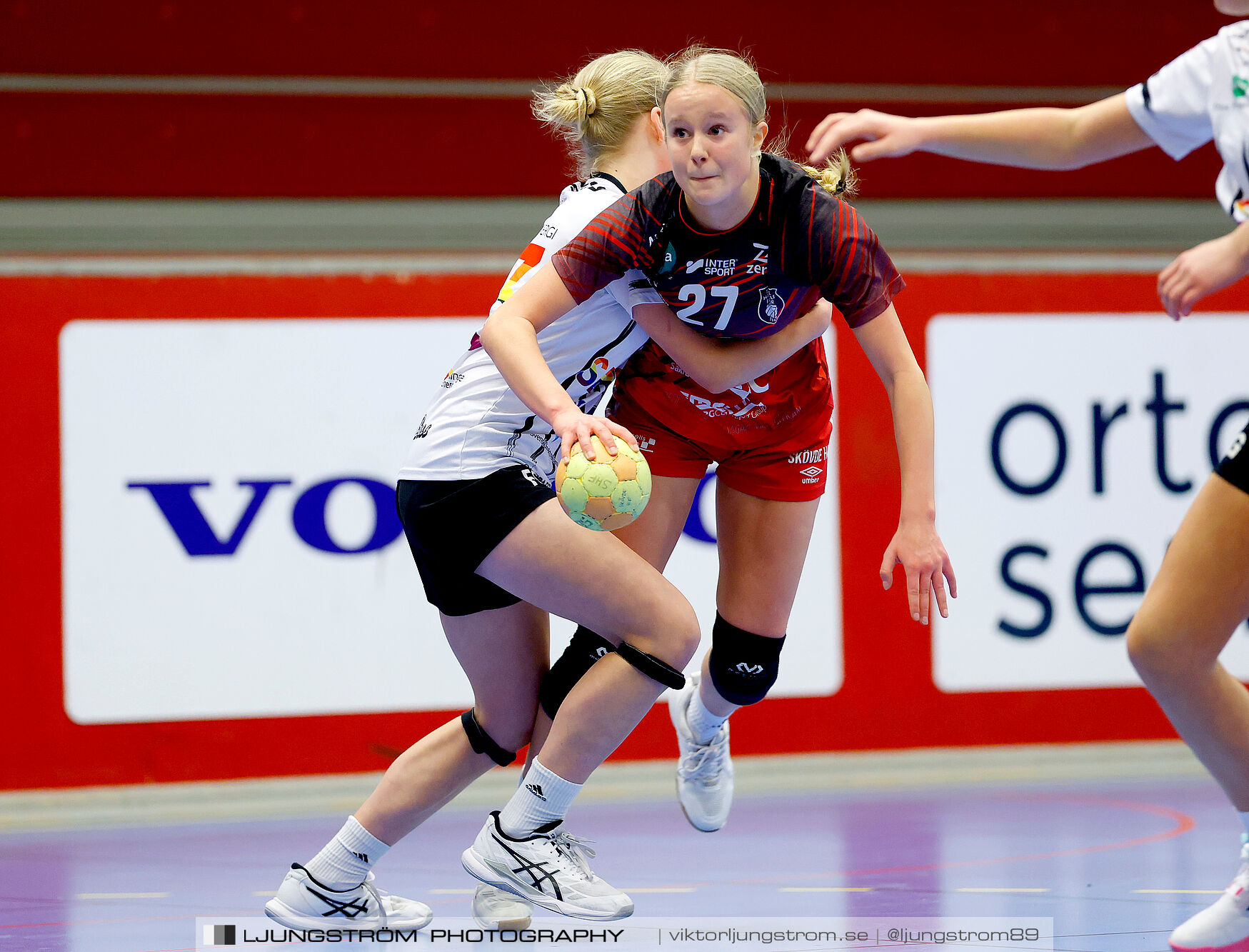 Skövde HF Vit F14-HK Country Svart F14 27-12,dam,Skövde Idrottshall,Skövde,Sverige,Handboll,,2025,363140