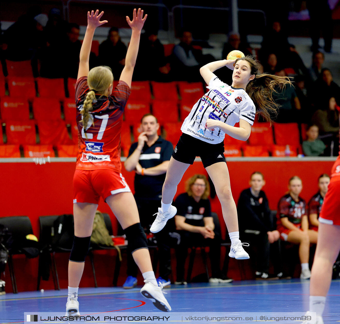 Skövde HF Vit F14-HK Country Svart F14 27-12,dam,Skövde Idrottshall,Skövde,Sverige,Handboll,,2025,363196