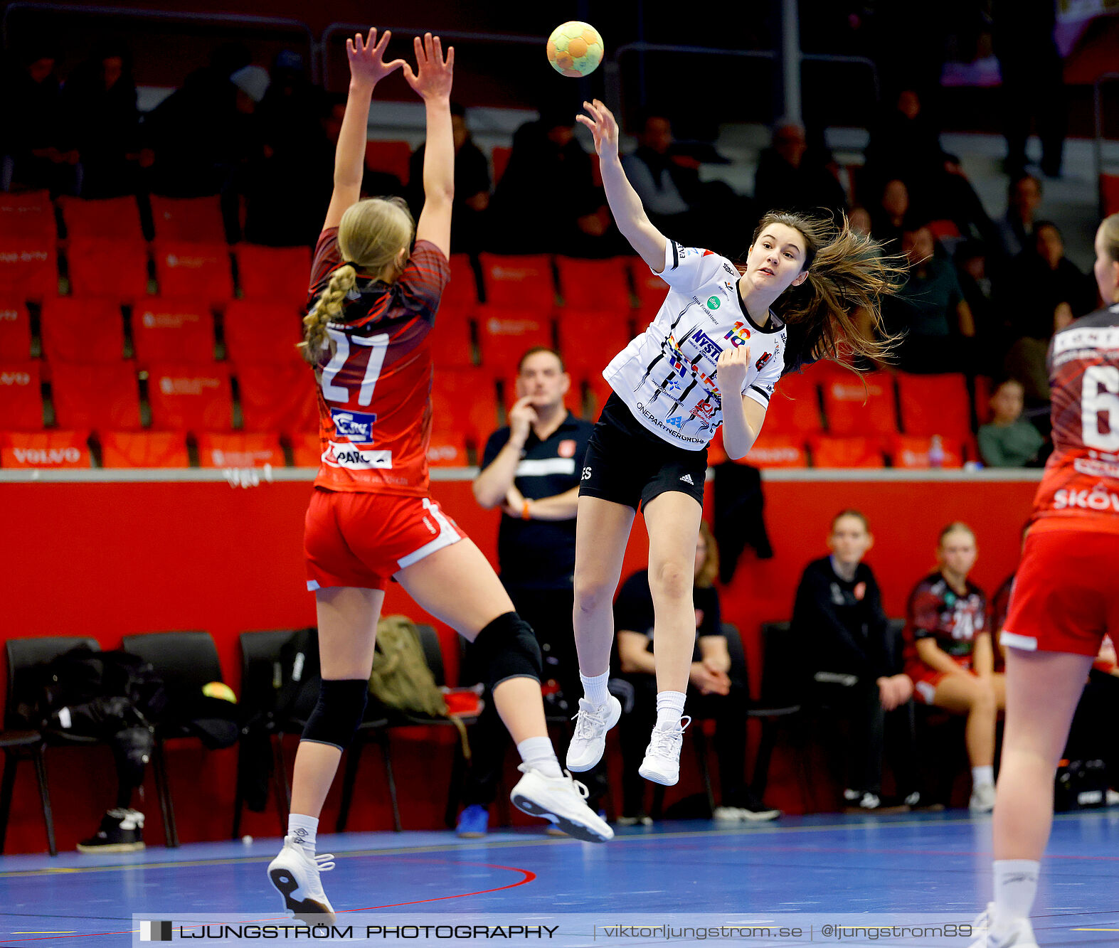 Skövde HF Vit F14-HK Country Svart F14 27-12,dam,Skövde Idrottshall,Skövde,Sverige,Handboll,,2025,363198