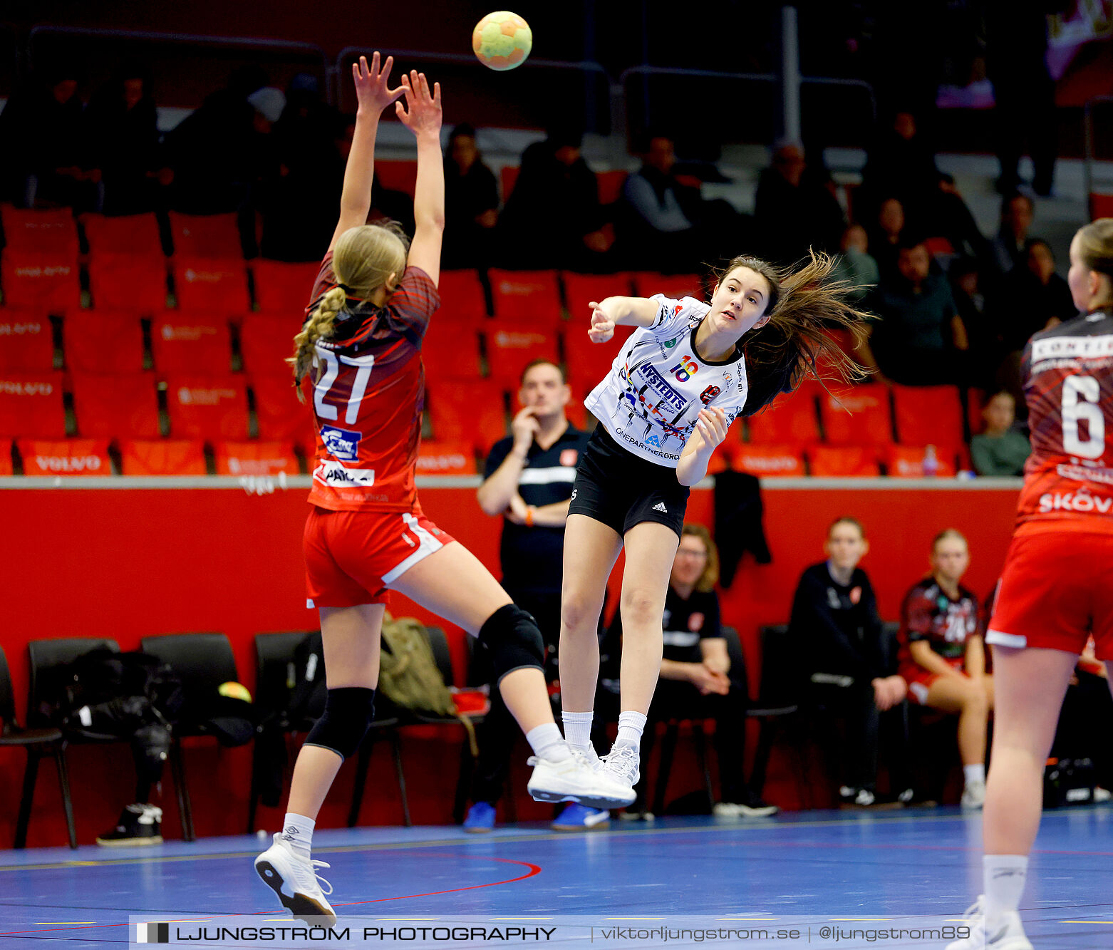Skövde HF Vit F14-HK Country Svart F14 27-12,dam,Skövde Idrottshall,Skövde,Sverige,Handboll,,2025,363199