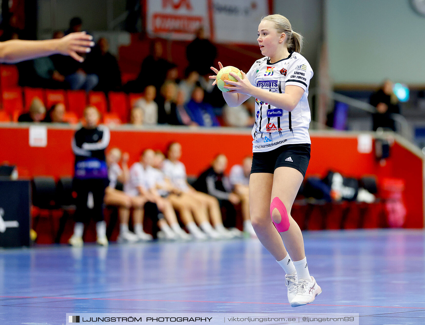 Skövde HF Vit F14-HK Country Svart F14 27-12,dam,Skövde Idrottshall,Skövde,Sverige,Handboll,,2025,363206
