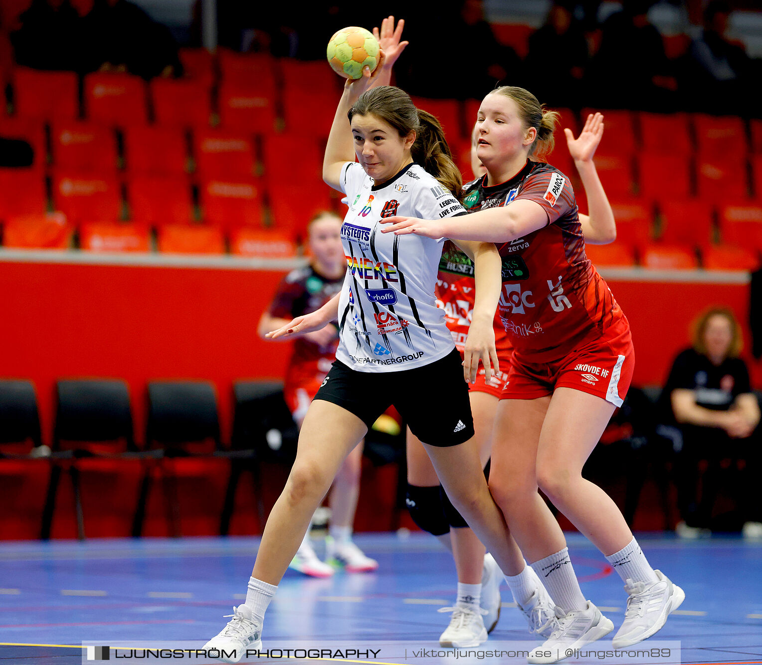 Skövde HF Vit F14-HK Country Svart F14 27-12,dam,Skövde Idrottshall,Skövde,Sverige,Handboll,,2025,363208